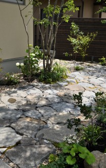 石畳の庭