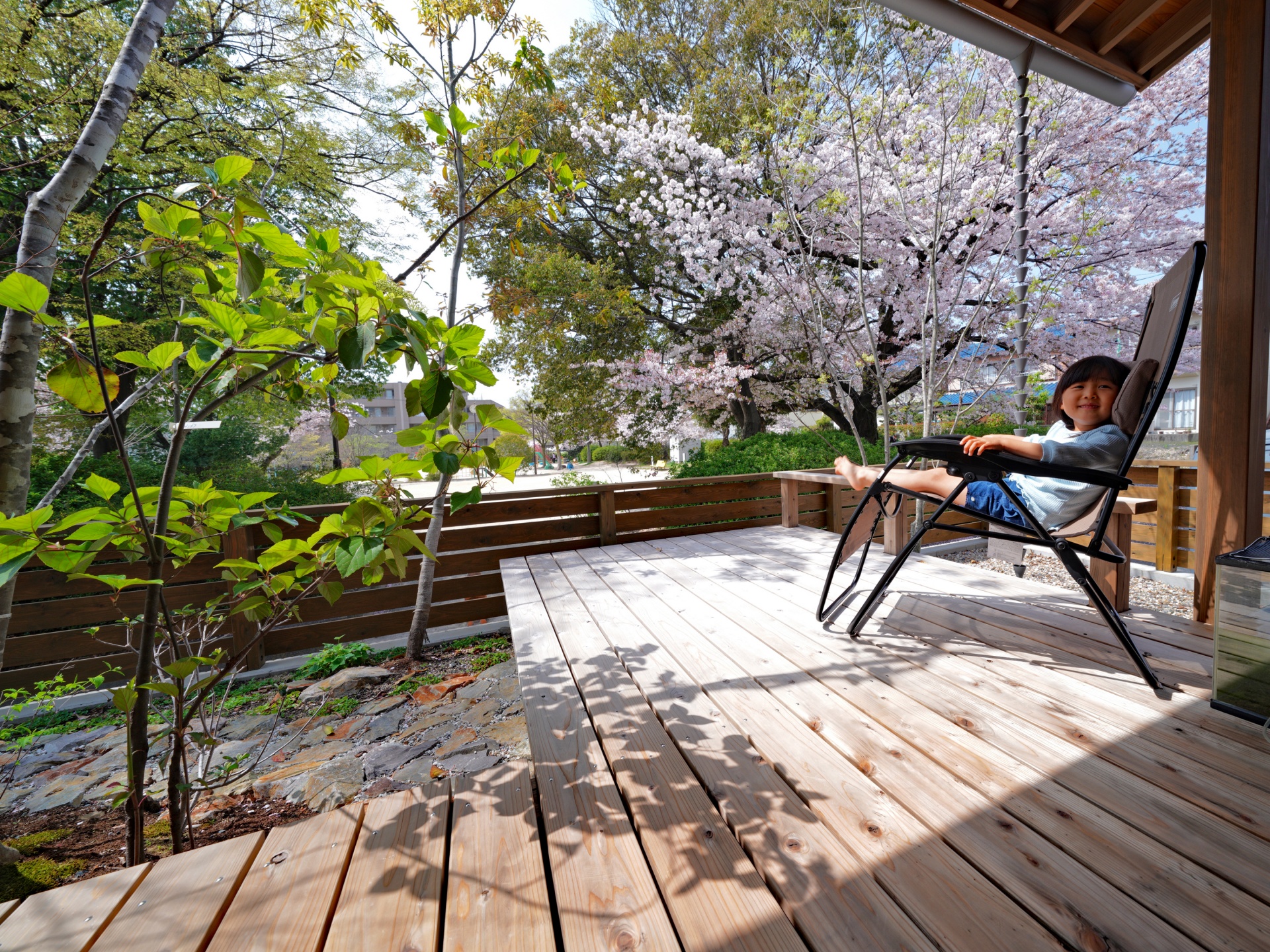 花見のできるウッドデッキ