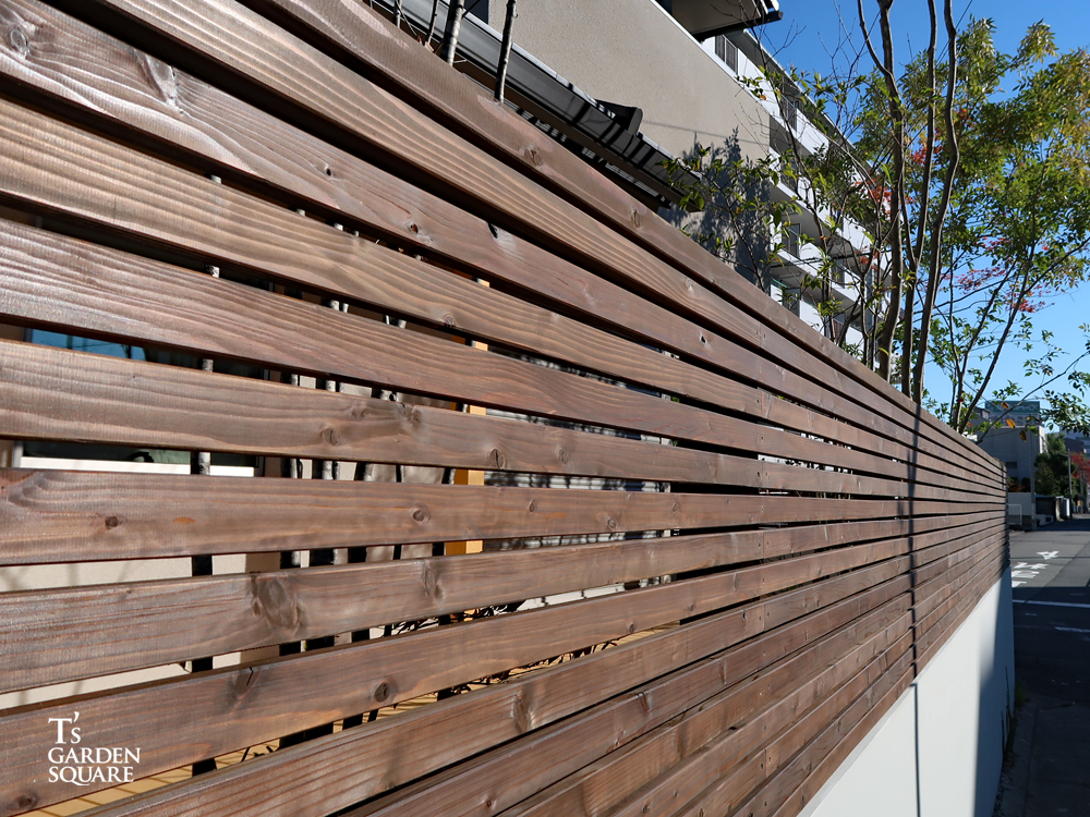 ウッドフェンスカッコイイ