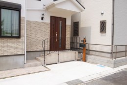 手すりの提案 クラシカルなロートアイアン 愛知の庭 外構デザイン ティーズガーデンスクエア 手すりの提案 クラシカルなロートアイアン 愛知の庭 外構デザイン ティーズガーデンスクエア