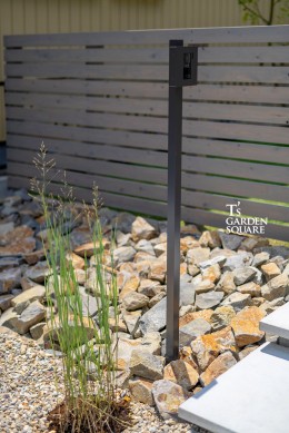 おしゃれなインターフォンポール ルポ 愛知の庭 外構デザイン ティーズガーデンスクエア