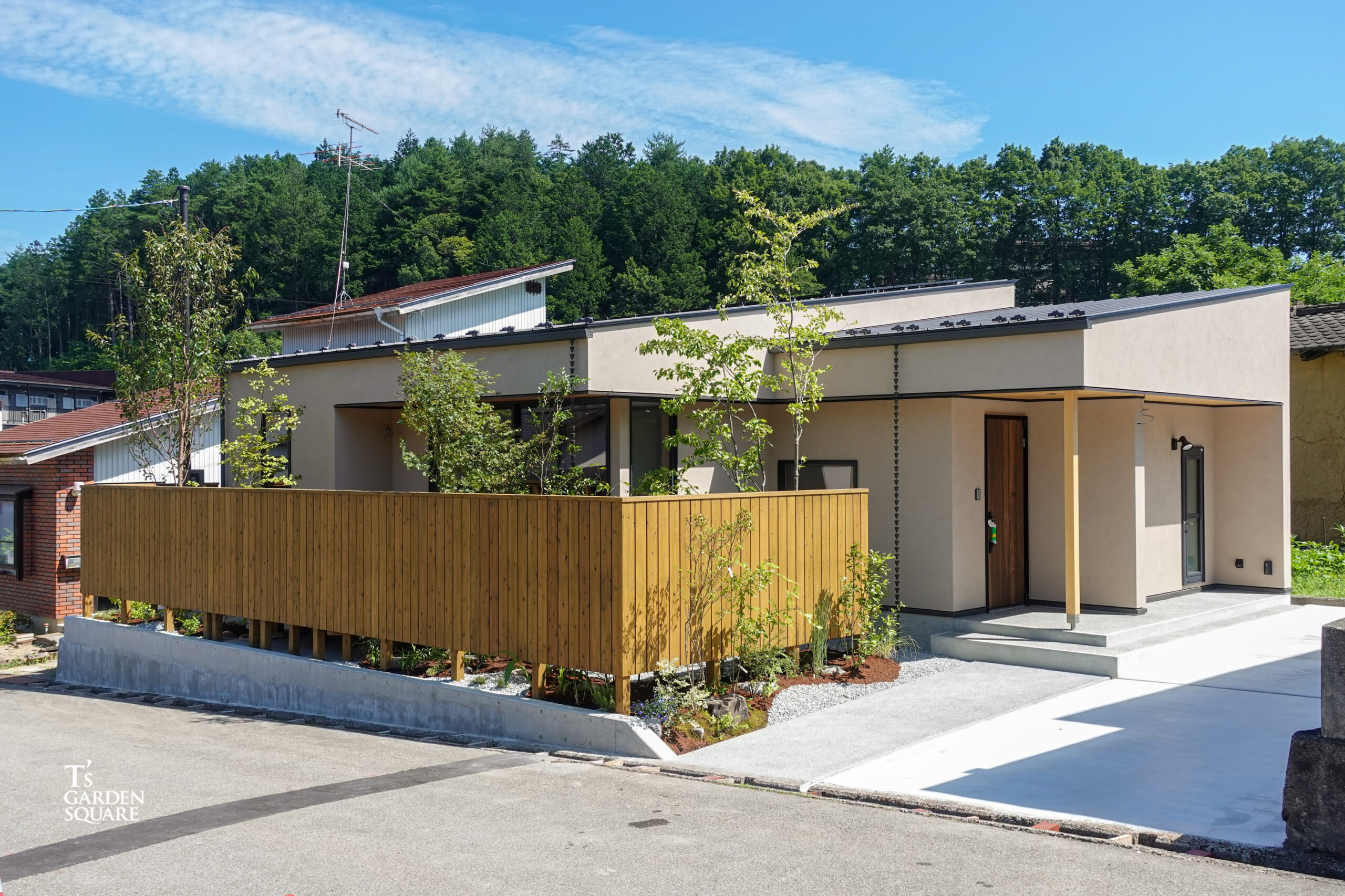 平屋の美しい庭